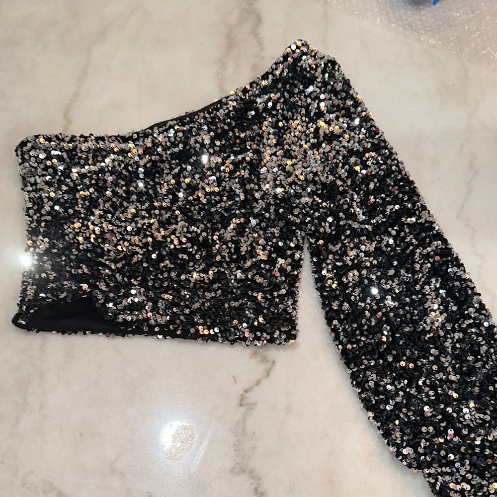 MI AMI FRANCESCA’s COLLECTION Black and Silver Sequin Top Size S
